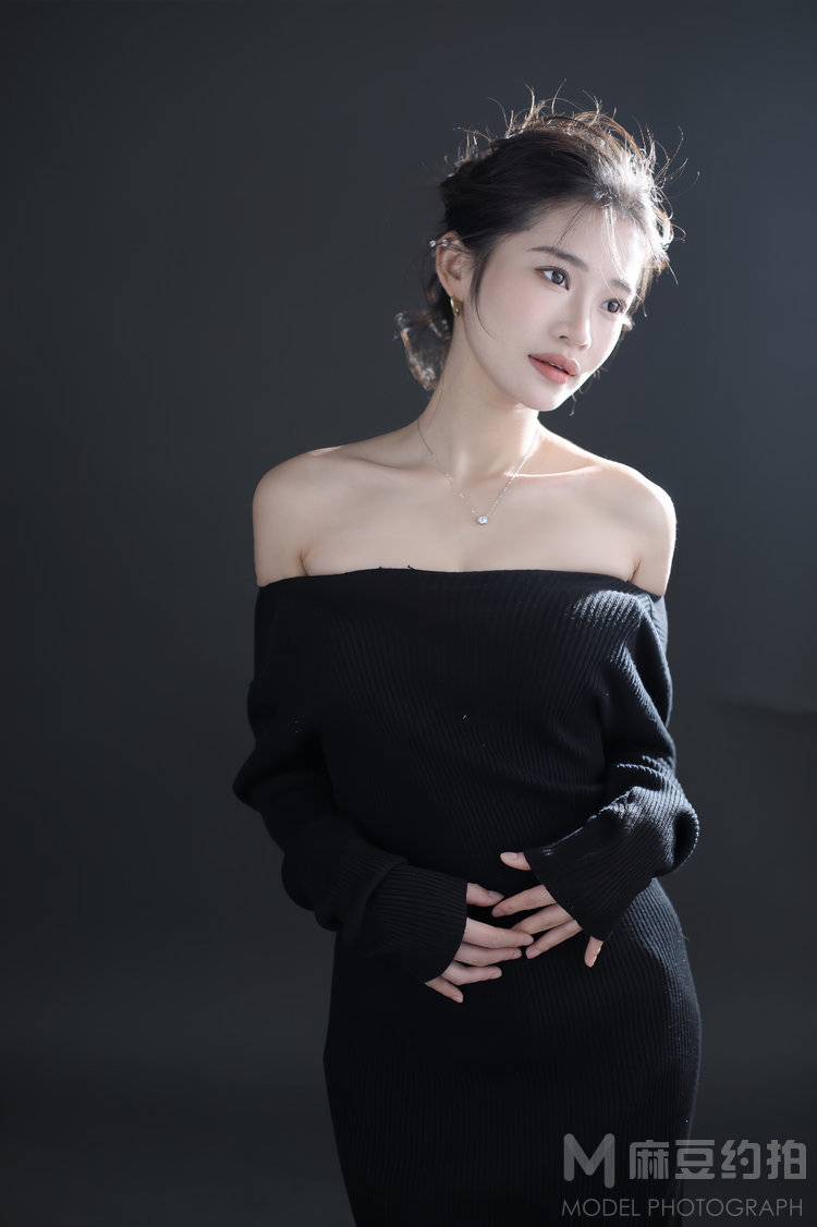 黑白模特