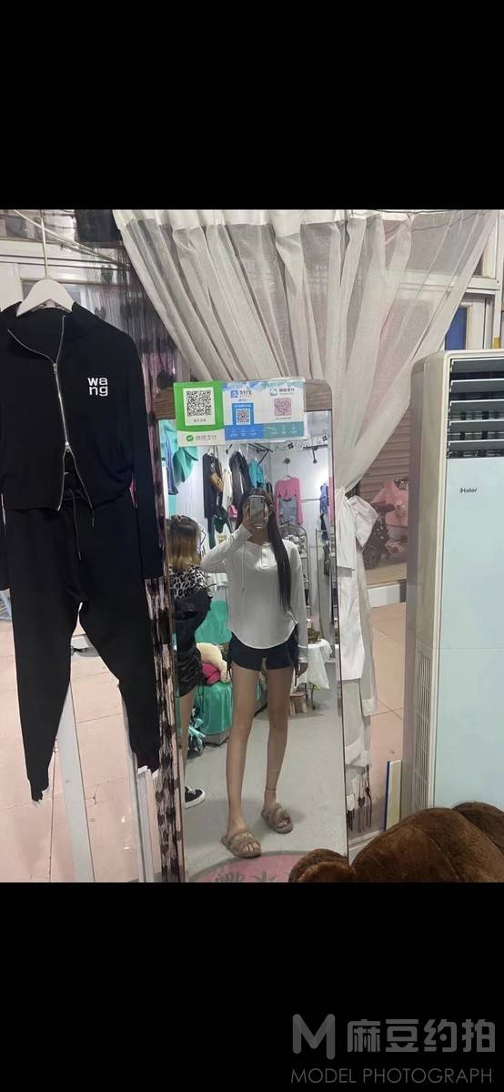 黑白模特