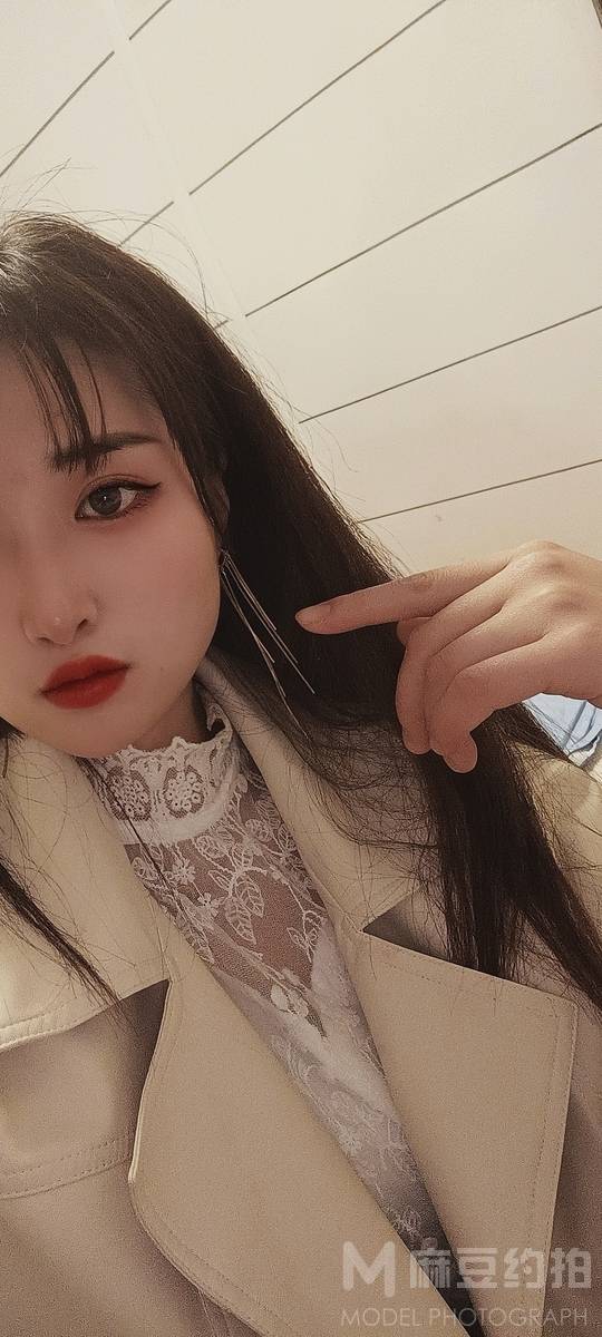黑白模特
