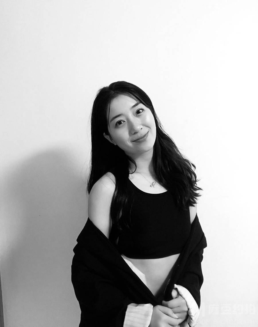 黑白模特