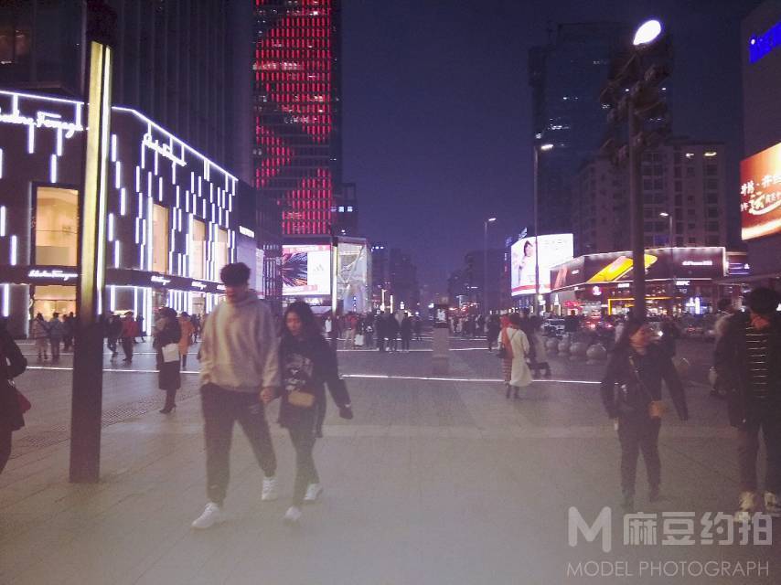 情绪模特