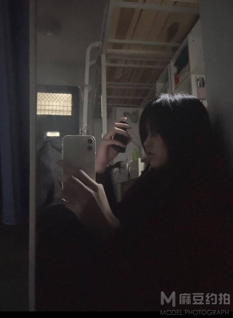 黑白模特
