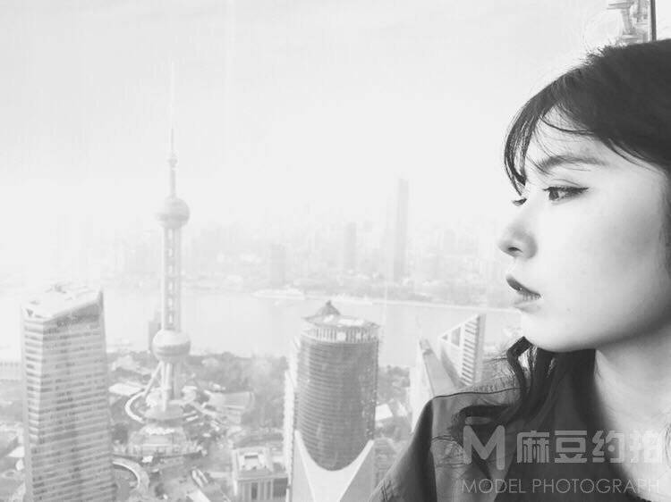 黑白模特