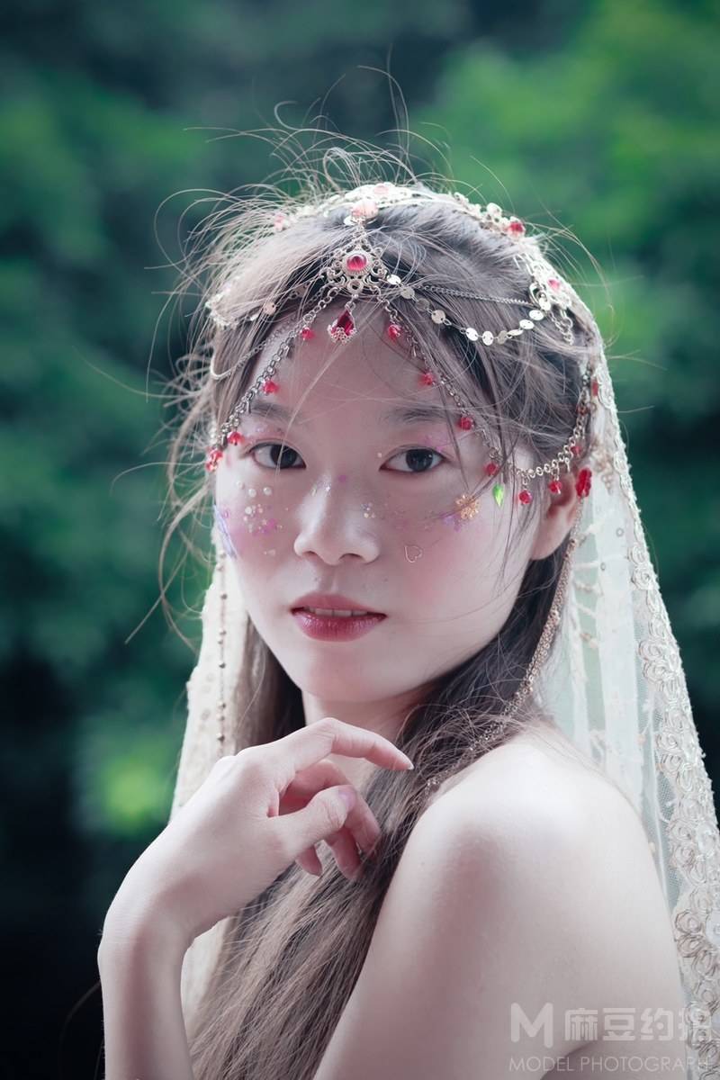 情绪模特