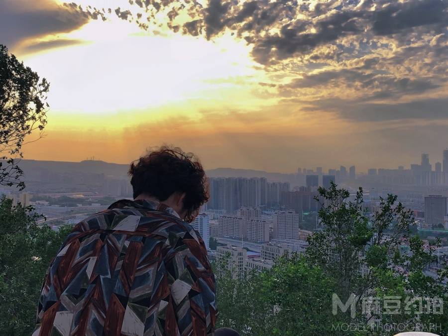 情绪模特