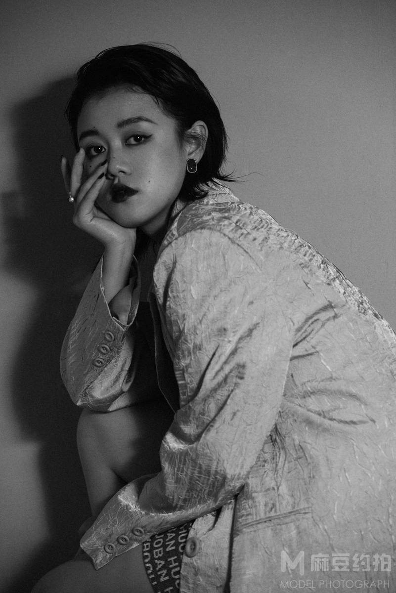 情绪模特