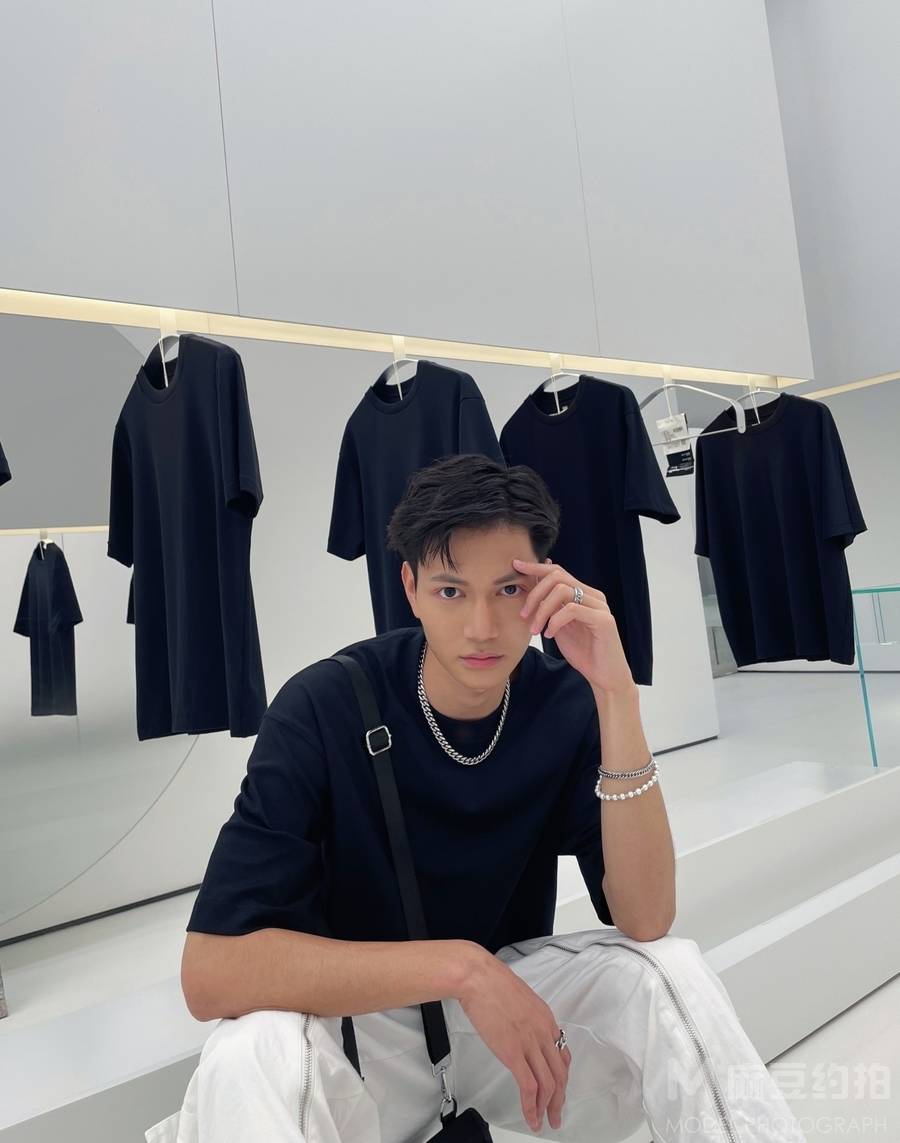 黑白模特