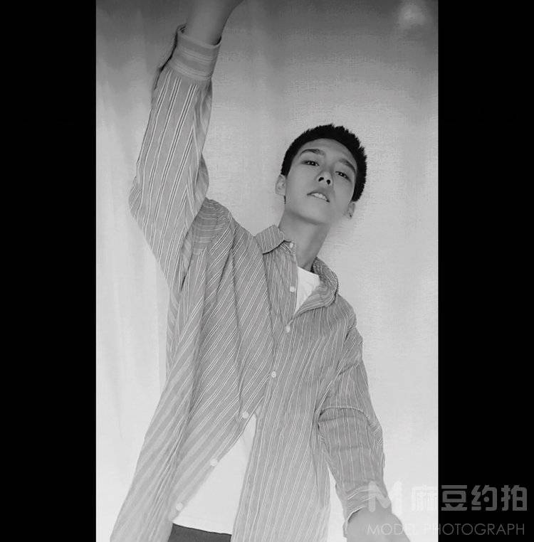 黑白模特