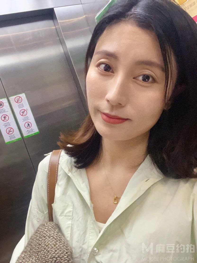 黑白模特