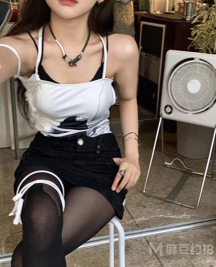 黑白模特