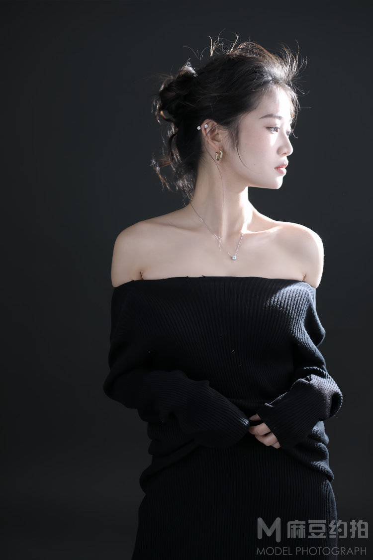 黑白模特