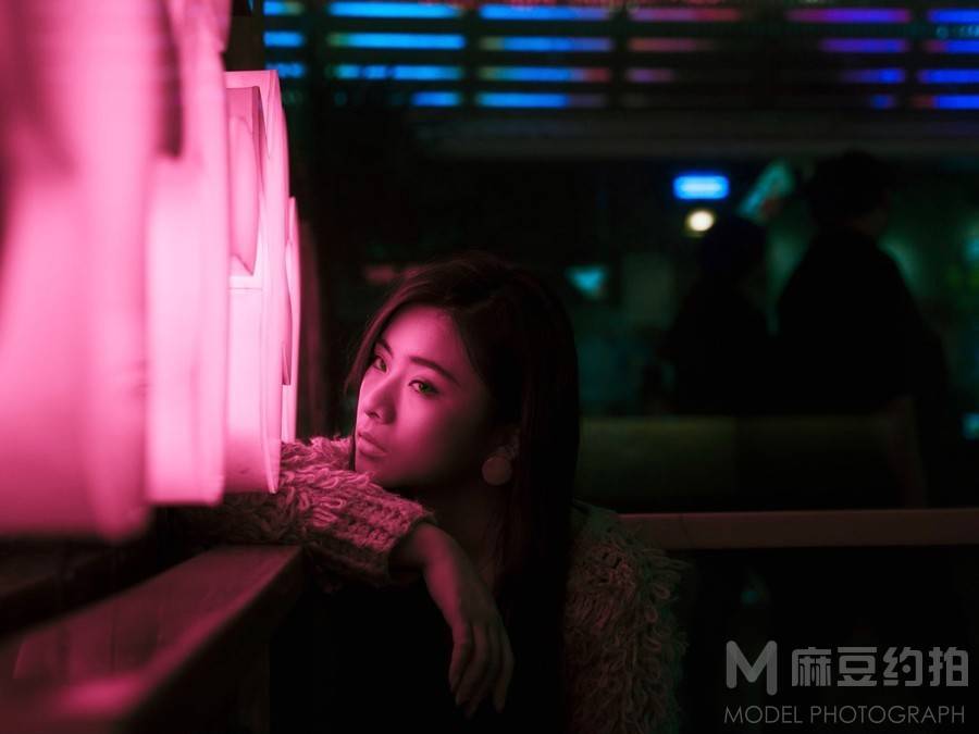 情绪模特