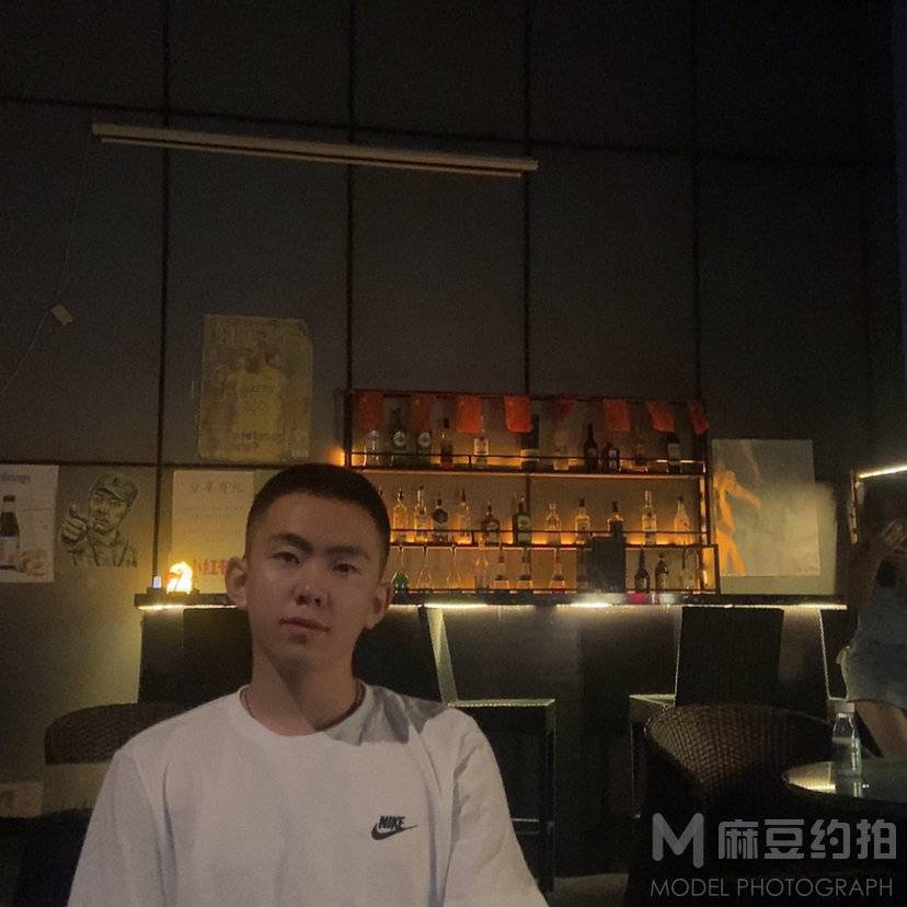 黑白模特