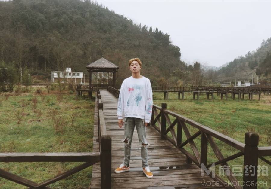 情绪模特