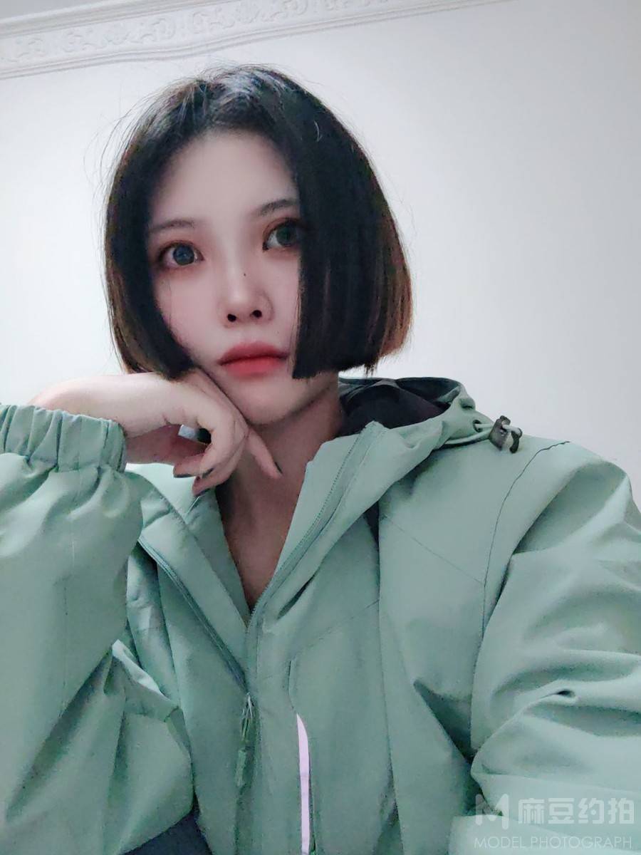黑白模特