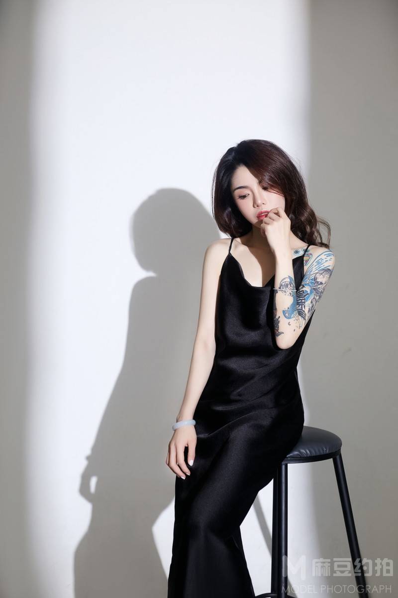 情绪模特