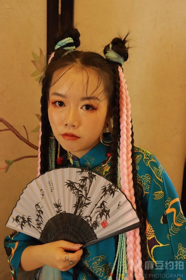 情绪模特