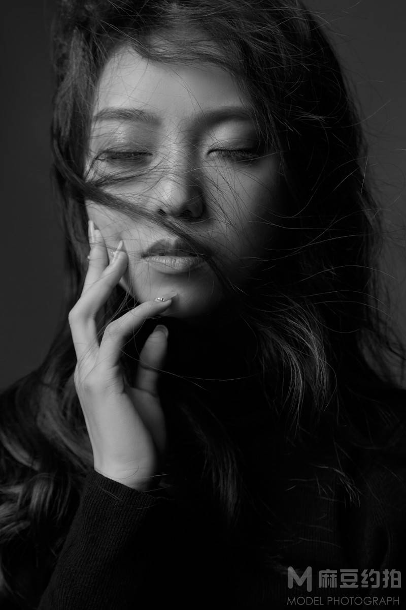 黑白模特
