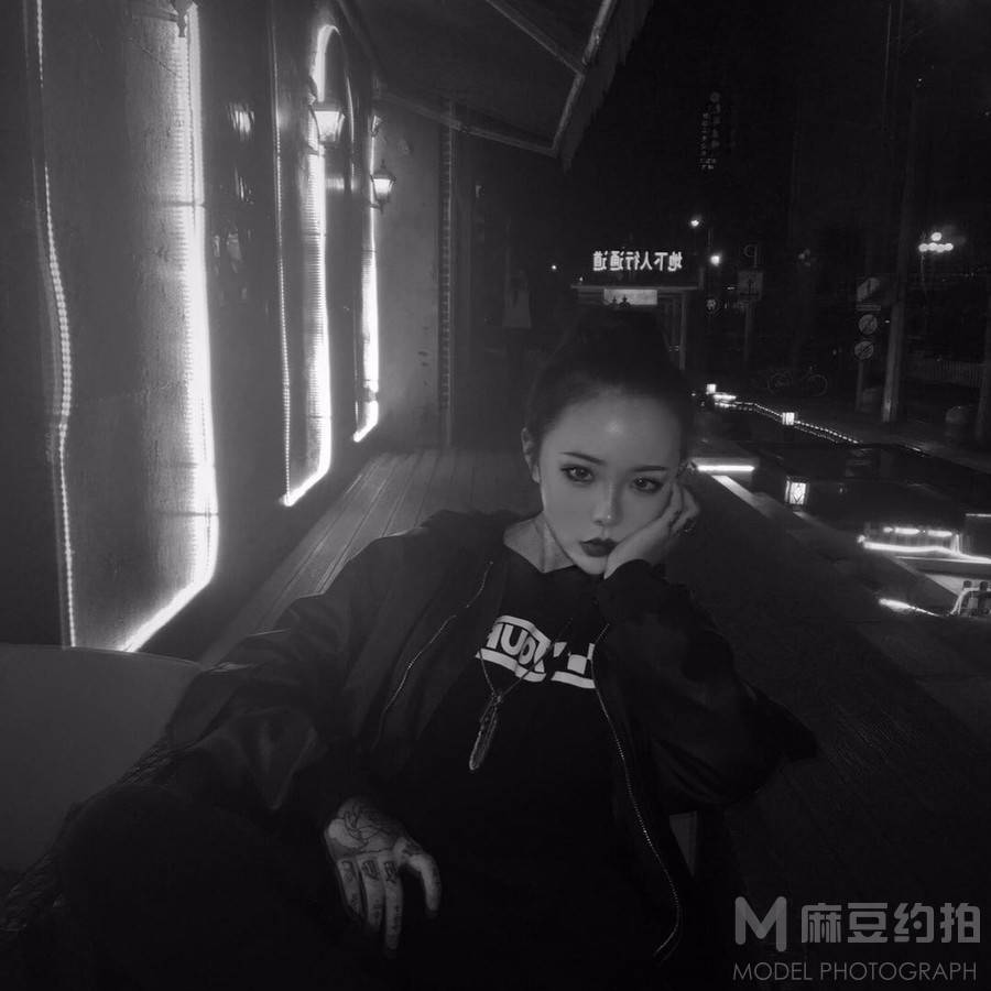 情绪模特