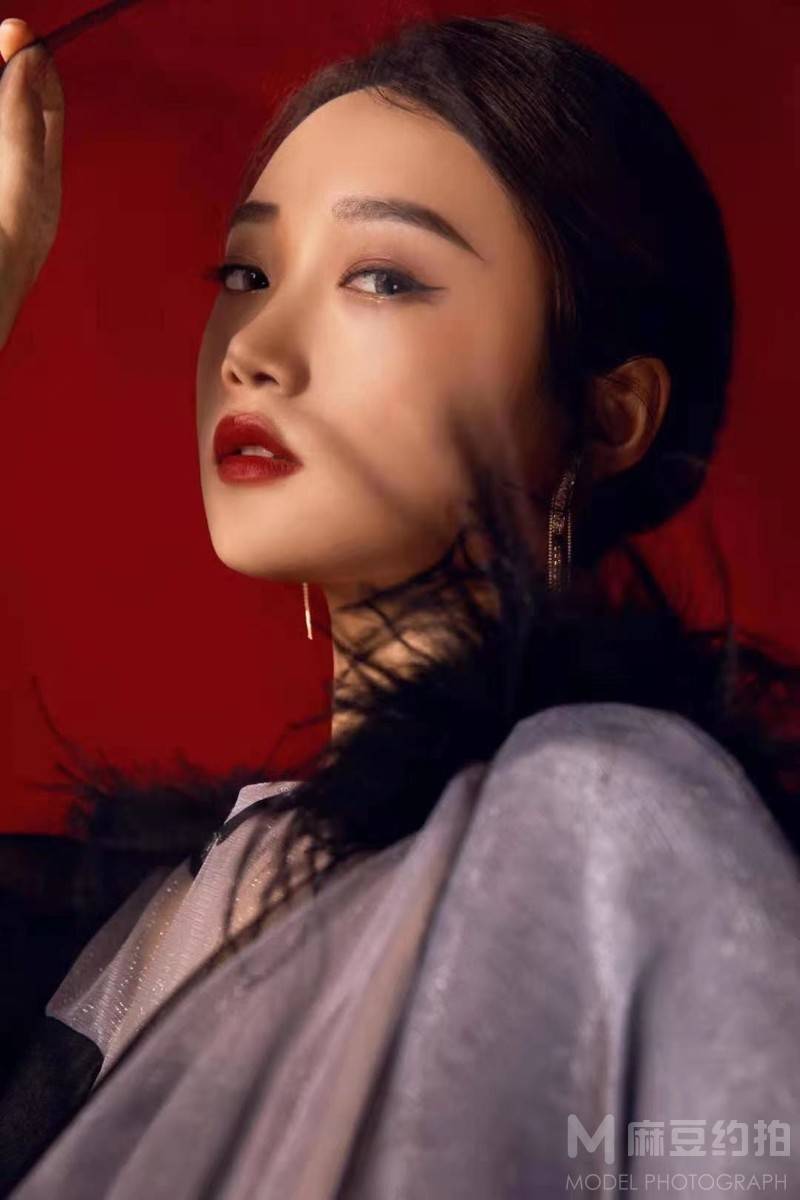 情绪模特