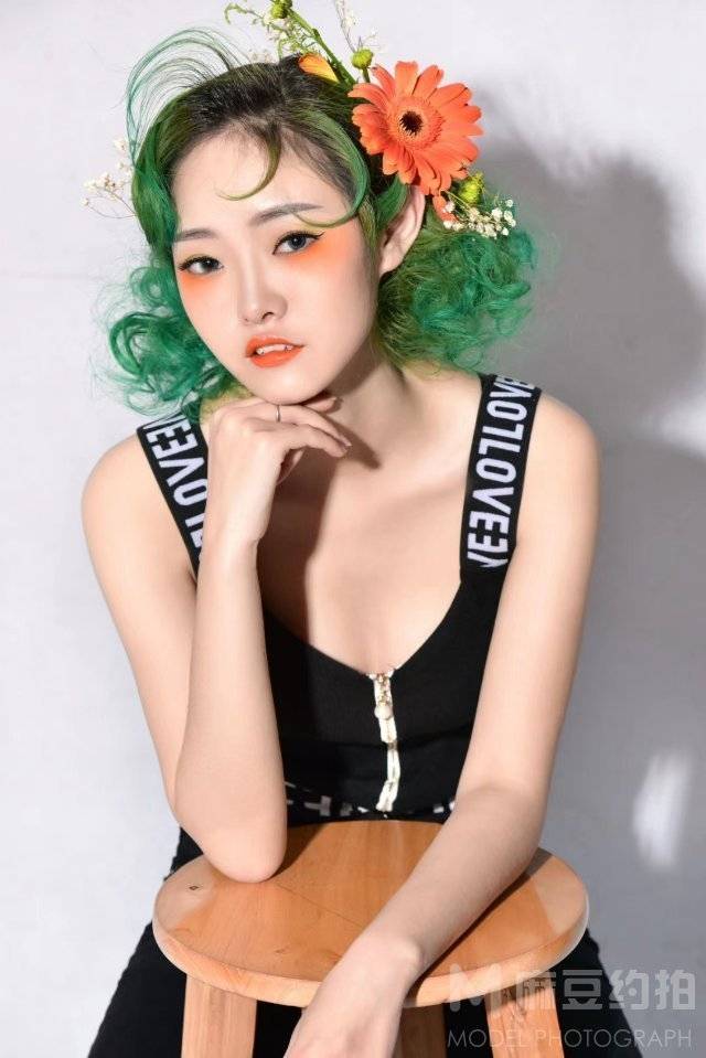 妆容模特