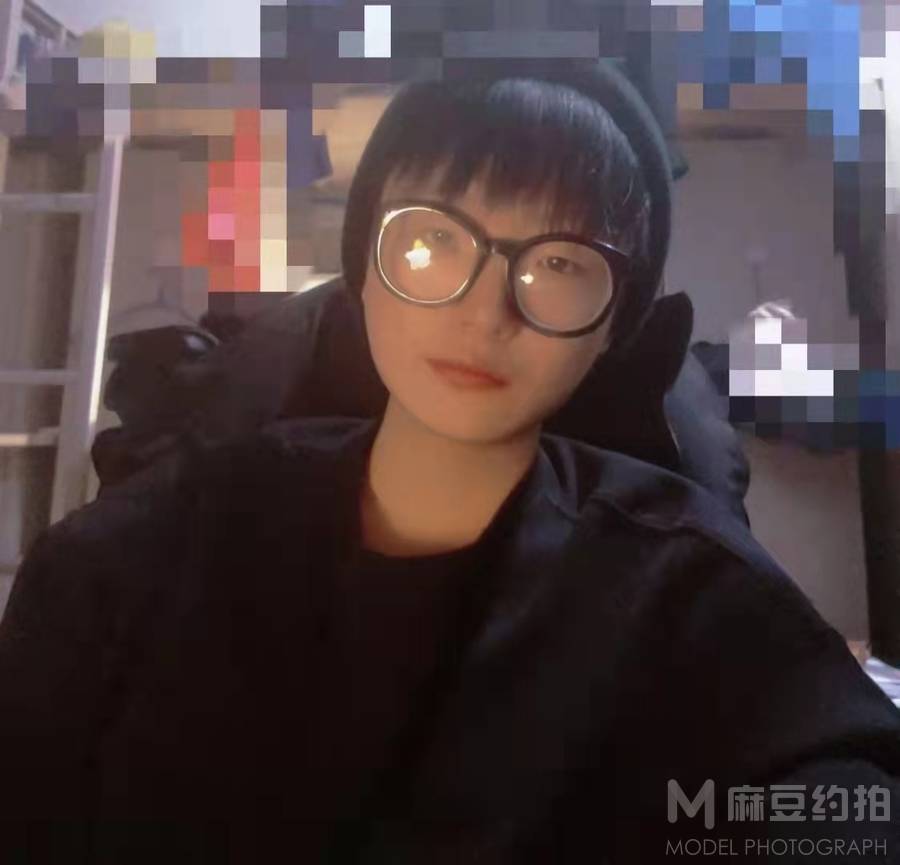 黑白模特