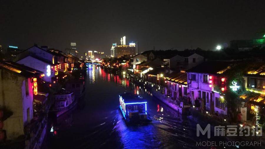 夜景模特