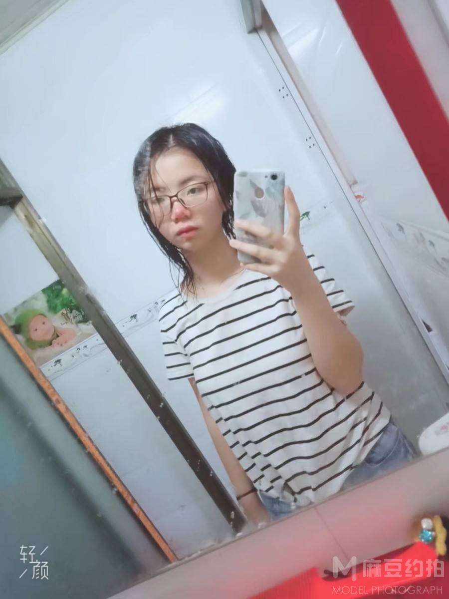 黑白模特