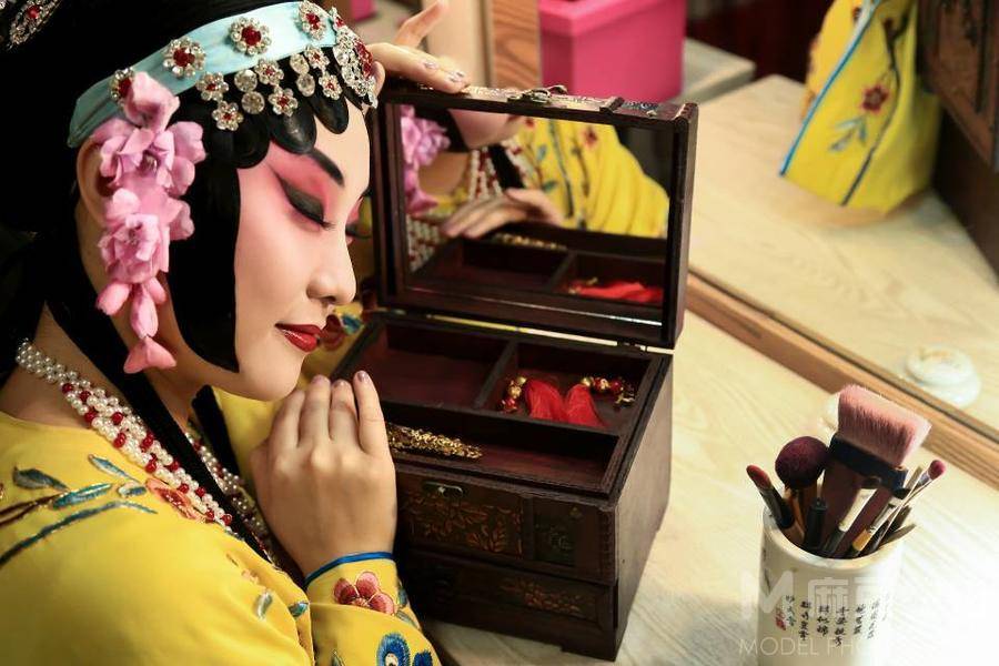 情绪模特