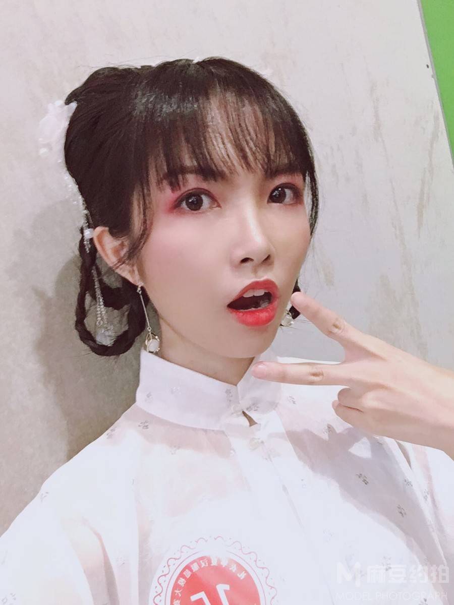 妆容模特