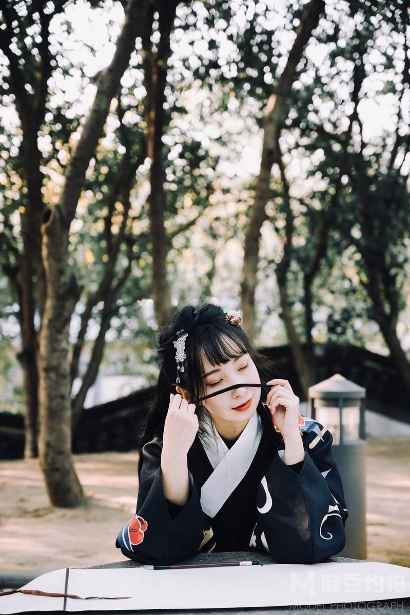 情绪模特