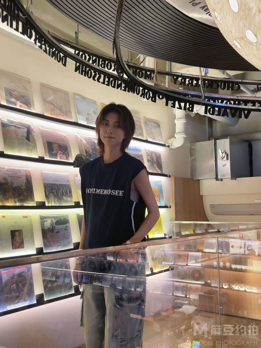 情绪模特