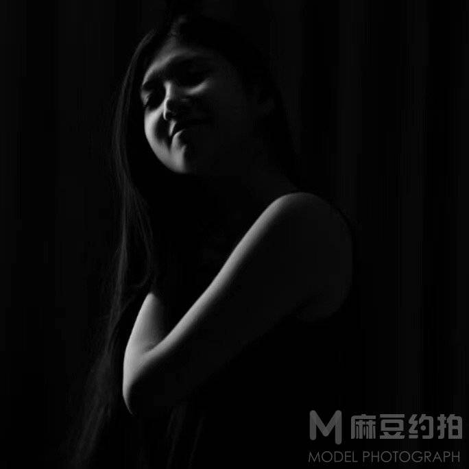 黑白模特