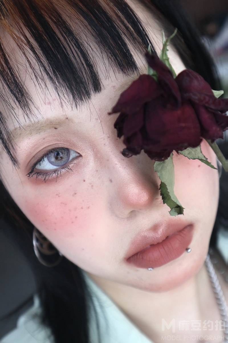 情绪模特