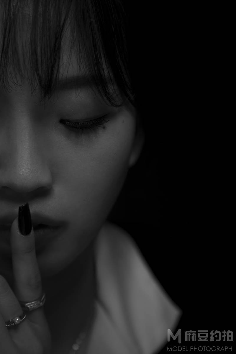 黑白模特