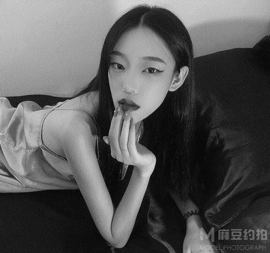 黑白模特