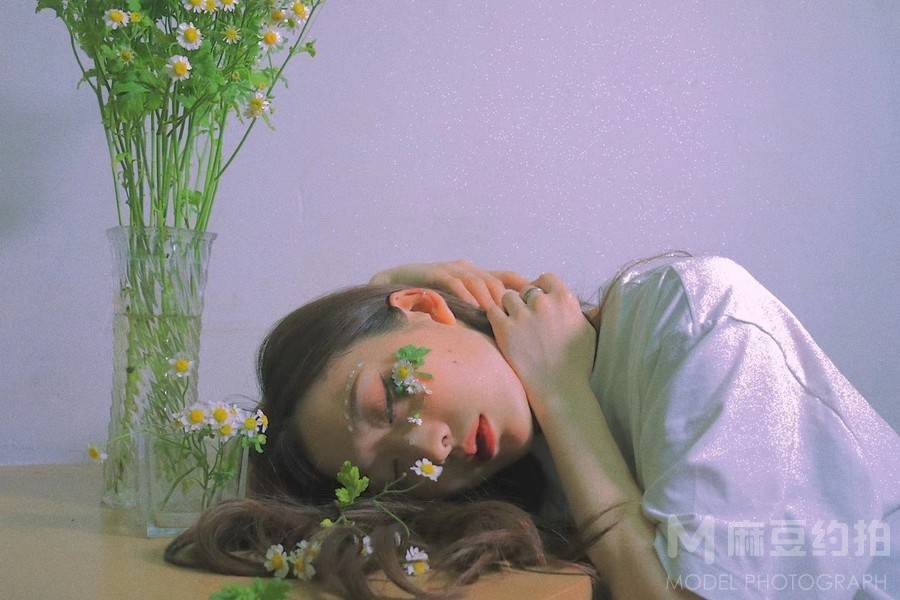 情绪模特