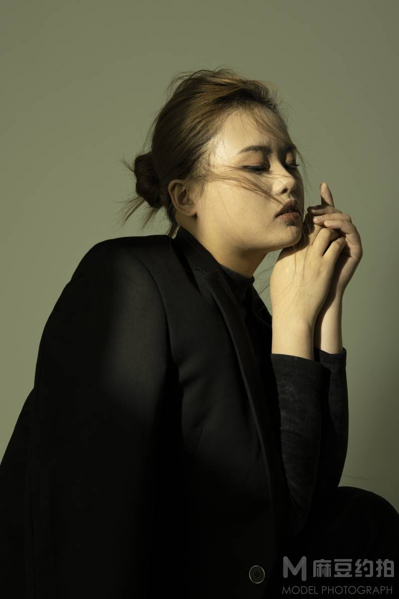 情绪模特