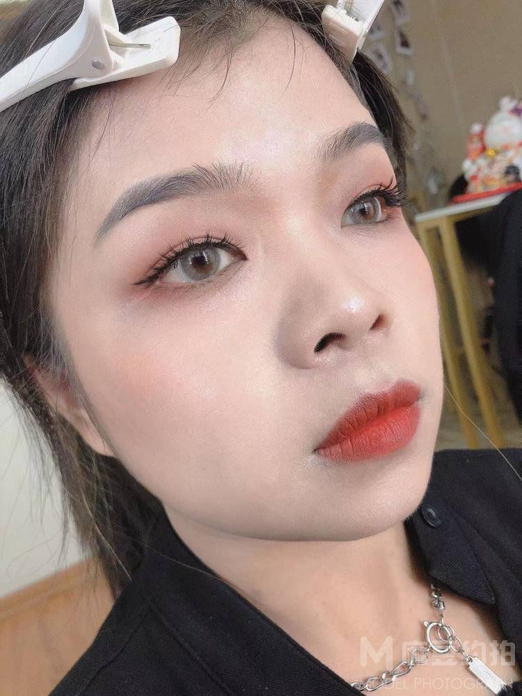 妆容模特