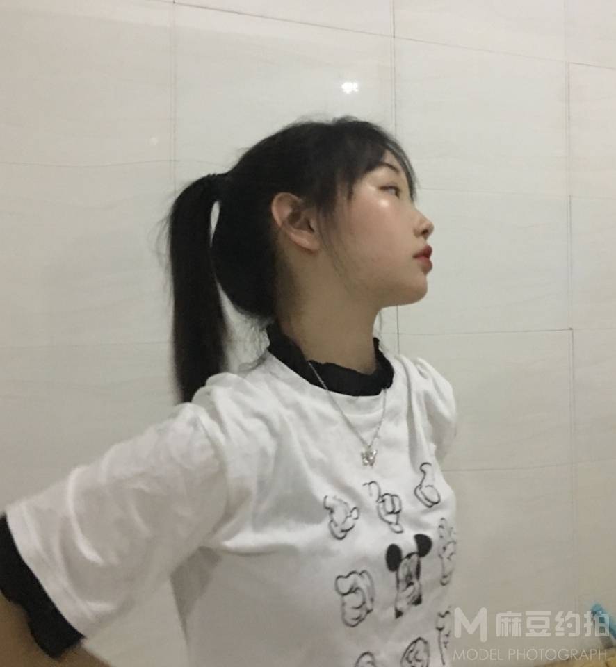 黑白模特
