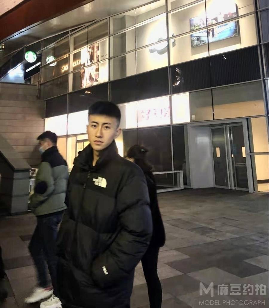 黑白模特