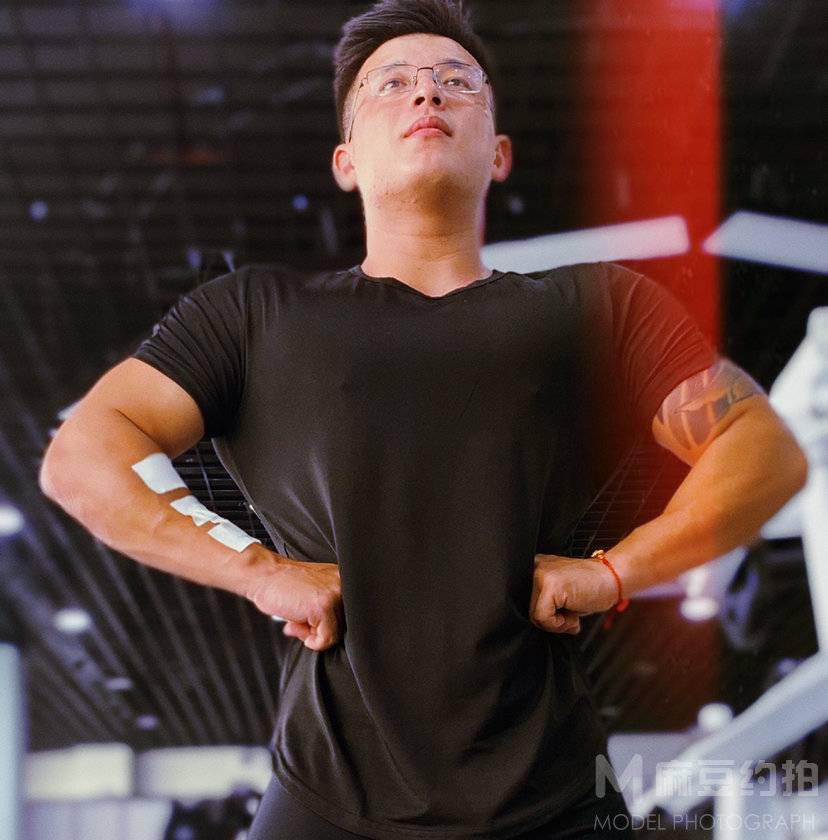 情绪模特
