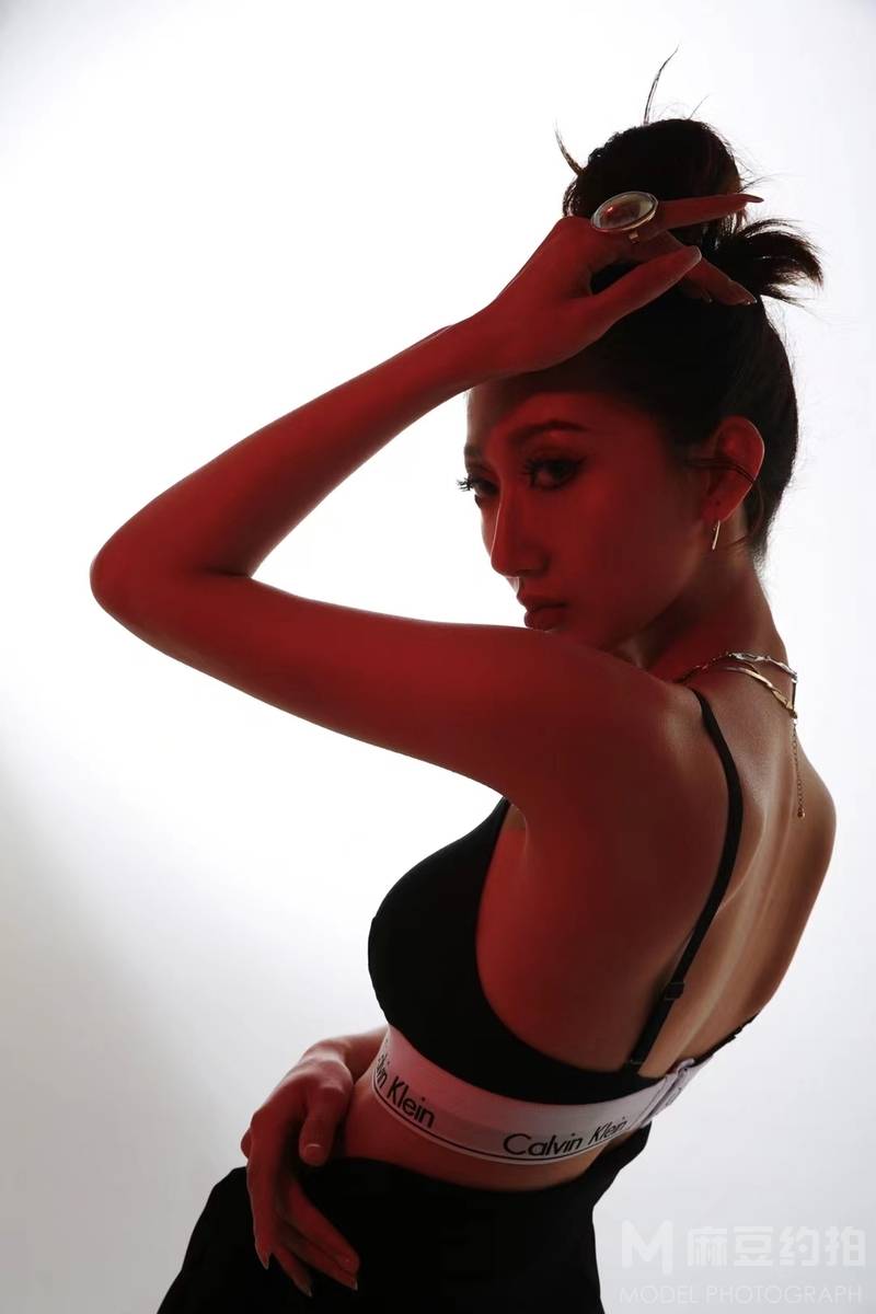 情绪模特