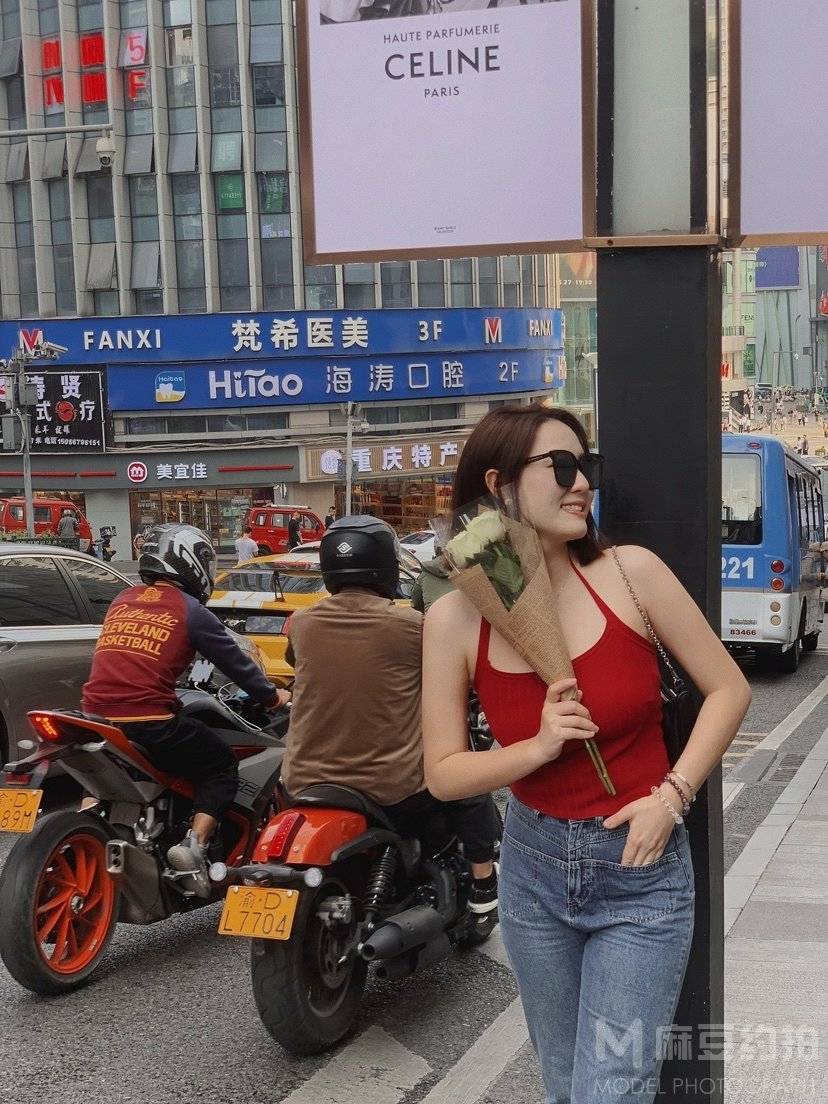 情绪模特