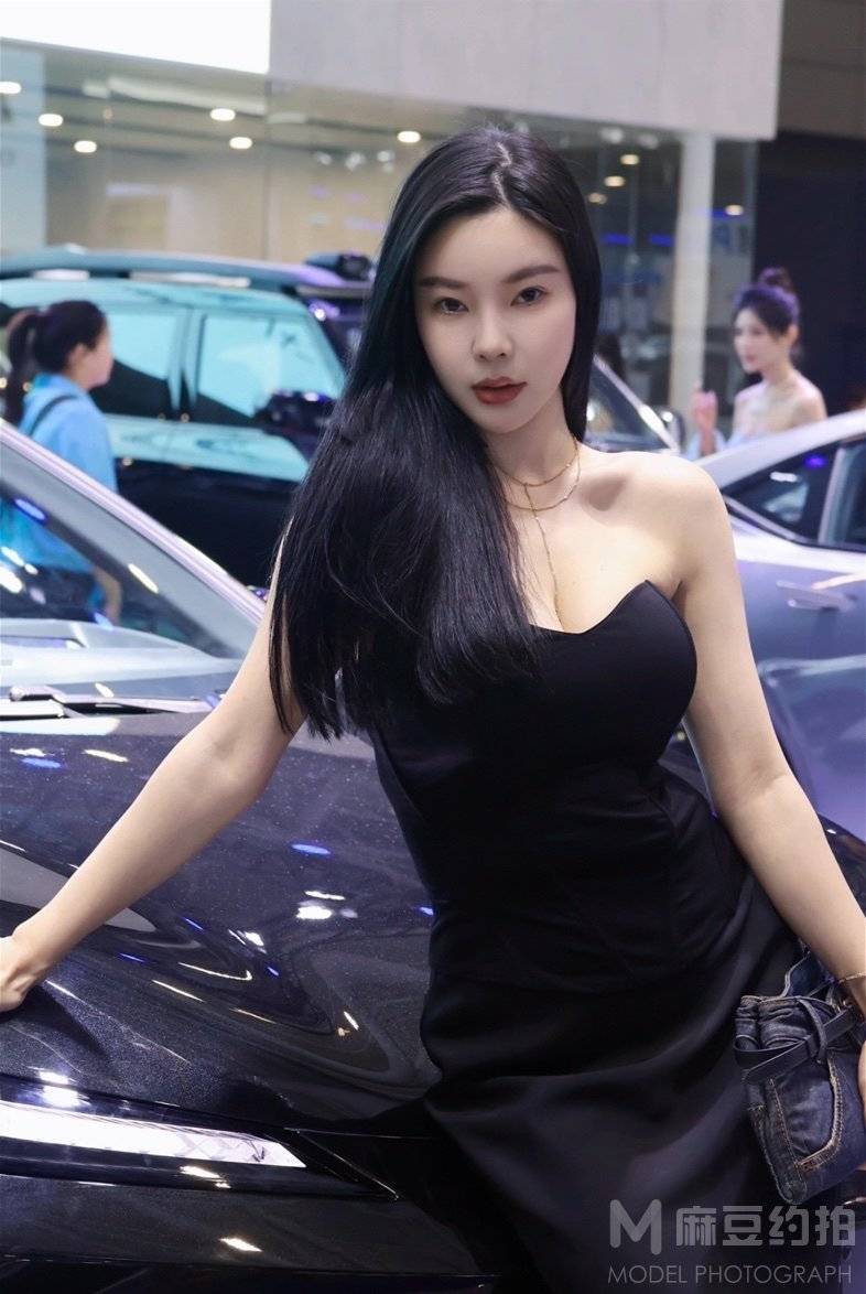 黑白模特