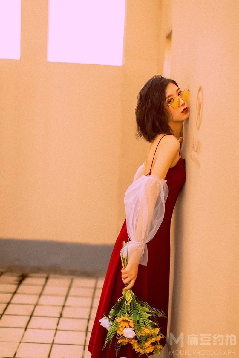情绪模特