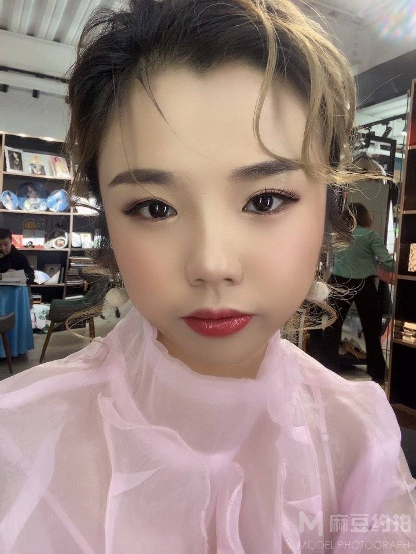 妆容模特
