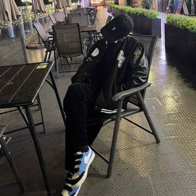 黑白模特