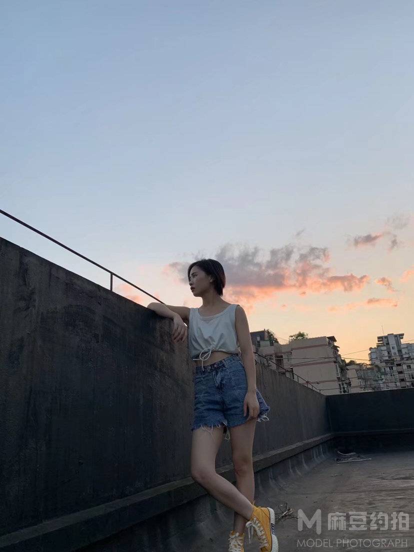 情绪模特