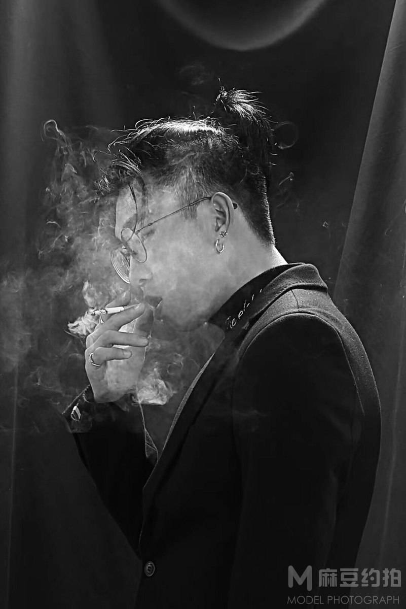 情绪模特